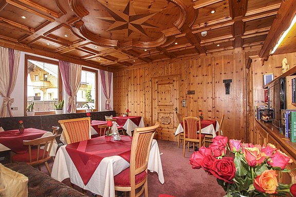 Ambiente - Frühstücksraum im Hotel Waldhof im Zillertal